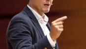 Ciudadanos sigue la senda de PSOE y Podemos y promete blindar derechos sociales en la Constitución