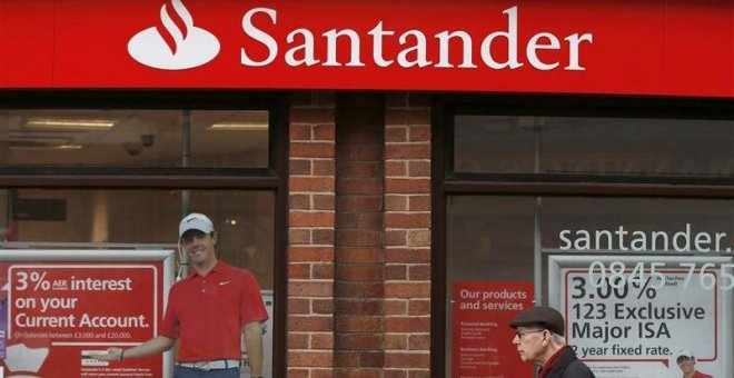 Santander y HSBC tendrán que devolver a sus clientes en Reino Unido lo cobrado por descubiertos sin alerta