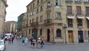 Una joven arranca un dedo de un mordisco a otra chica en una pelea en un bar de Salamanca