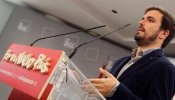 Garzón le dice a Iglesias que apoyará a quien derogue la reforma laboral y el artículo 135 de la Constitución