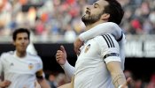 Negredo pone al Valencia con pie y medio en cuartos de la Copa