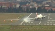 El aterrizaje de infarto en el aeropuerto de Bilbao-Loiu visto desde dentro