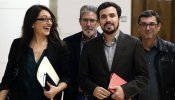 Garzón sale "optimista" de la primera reunión con el PSOE y no pondrá trabas a que negocie con Ciudadanos
