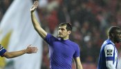 Casillas la 'monta' en Twitter tras su partidazo con el Oporto: "Escribo cuando me sale de los cojones"