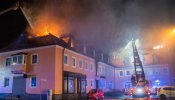 Vecinos de un pueblo alemán "festejan" el incendio de un hotel habilitado para acoger a refugiados