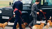 La reina Isabel de Inglaterra alimenta a sus perros con bistec, pollo y 'scones' en platos de plata y porcelana