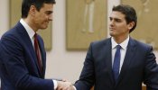 Sánchez y Rivera tildan su acuerdo de "histórico" y confían en sumar a "izquierda y derecha"