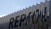 Repsol pierde 1.227 millones en 2015 y recorta el dividendo un 20% para aplacar a agencias de rating