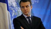 Un grupo de opositores a la reforma laboral francesa tiran huevos al ministro de Economía galo
