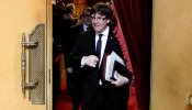 Puigdemont critica la "absoluta parálisis" del Gobierno antes de reunirse con Rajoy