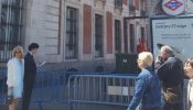 La Guardia Civil impide al pequeño Nicolás entrar a la fiesta del 2 de Mayo de la Comunidad de Madrid