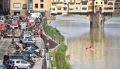 Un desplazamiento de tierra deja un socavón de 200 metros en el centro de Florencia