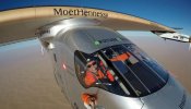 Un avión solar logra dar la vuelta al mundo sin una gota de combustible