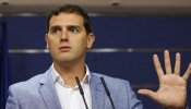 Rivera ya ejerce de 'mediador': pide a Rajoy que no imponga condiciones al PSOE para negociar su abstención