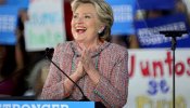 Clinton coge ventaja en las encuestas ante el machismo de Trump