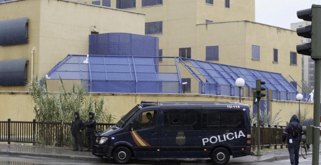 Diez internos del CIE de Aluche se fugan con sábanas descolgadas por una ventana