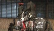 Colocan una cabeza de cerdo en la estatua decapitada de Franco en Barcelona