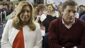 Díaz restituye en Andalucía la jornada de 35 horas, vetada en Asturias por el líder de la gestora del PSOE