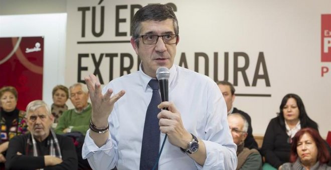Patxi López exige a Pedro Sánchez que "no divida más a la militancia del PSOE"