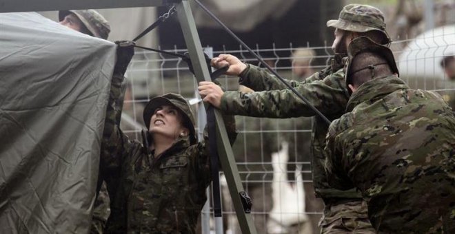El Ejército instala tiendas de campaña en el CIE de Ceuta, que ya triplica su capacidad