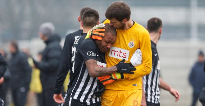 Un jugador brasileño sale llorando de un partido de la liga serbia por insultos racistas