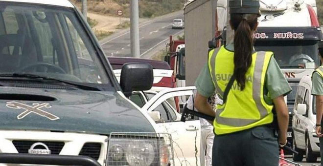 Una guardia civil puede ser sancionada por ponerse una compresa estando de servicio