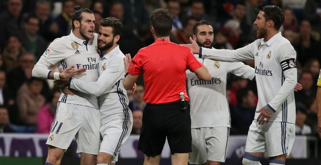 Un ataque de locura de Bale baja del liderato al Real Madrid