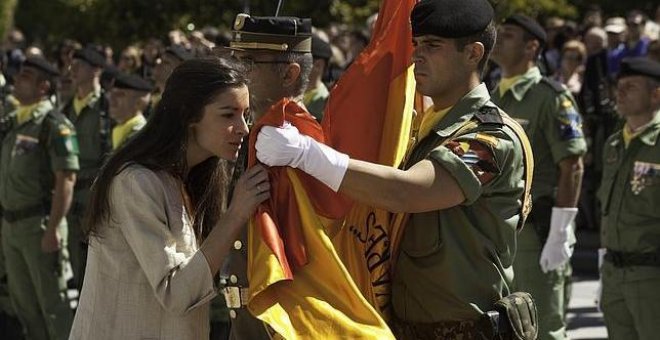 El alcalde del PP de Boadilla del Monte organiza una jura de bandera para civiles