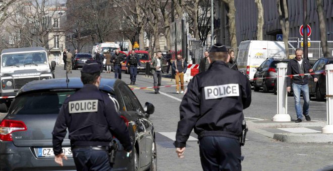 Un paquete bomba causa un herido en la sede del FMI en París