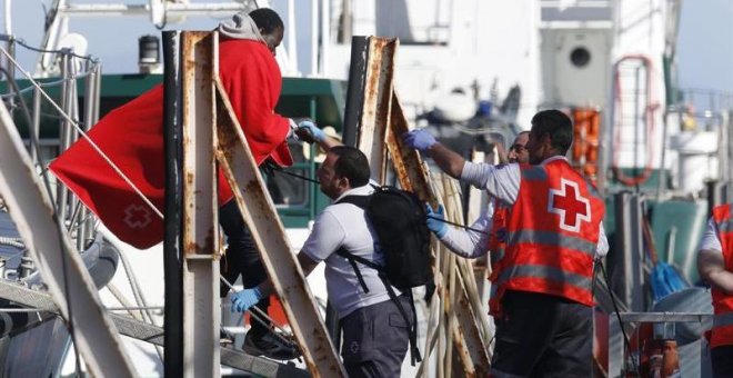 Rescatados 34 subsaharianos en una patera cerca de la isla de Alborán