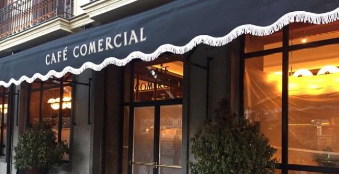 El histórico Café Comercial de Madrid reabre sus puertas sin licencia