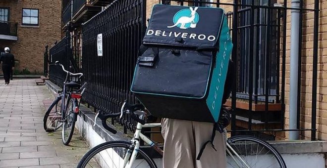 Los repartidores de Deliveroo, hartos de pedalear por un salario precario