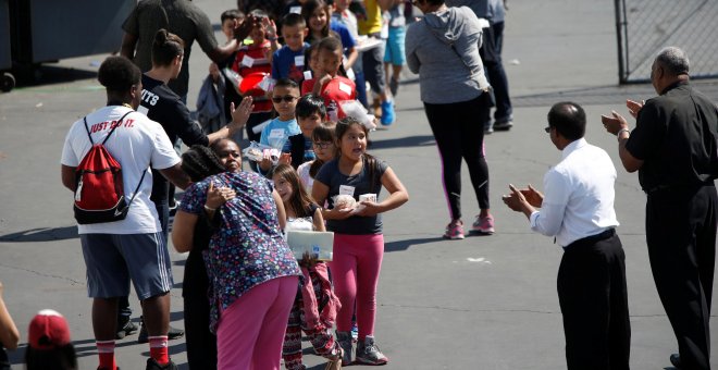 Un hombre mata a su expareja y a un niño en un colegio en el sur de California