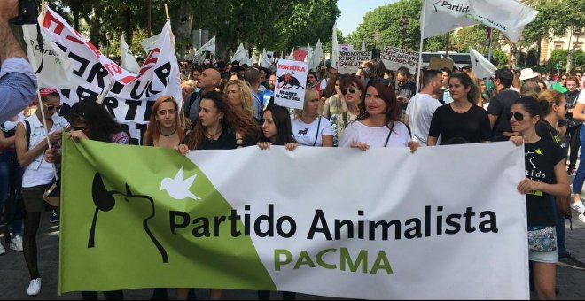 Condenan a tres agresores de dos animalistas en Tarragona a pagar 9.450 euros