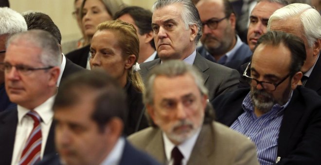 Los peritos vieron facturas "infladas" por la trama Gürtel y sobres para "LB" y "PC"