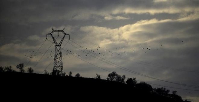 Las tres grandes eléctricas ganan el doble y pagan menos impuestos