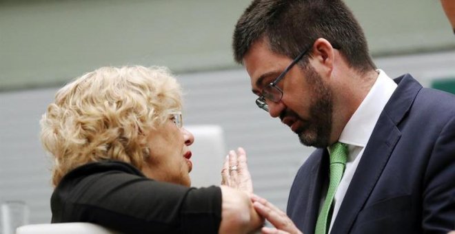 Carmena e IU negocian para evitar una crisis de gobierno por los recortes ordenados por Montoro