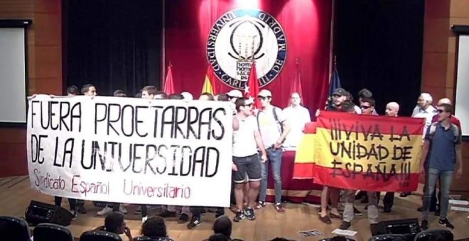 Quince falangistas boicotean un acto sobre la represión al grito de "fuera proetarras"