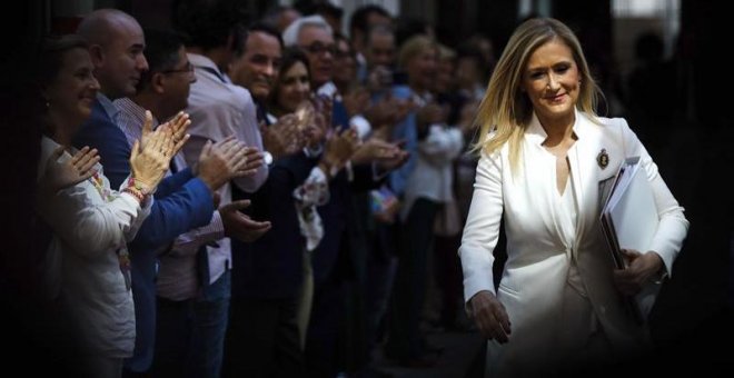 Cifuentes acusa a la oposición de tener motivos electoralistas en su "linchamiento" en la Asamblea