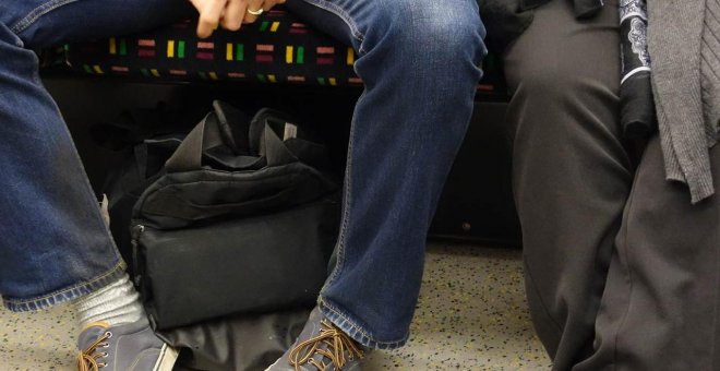 No lo llames despatarre, llámalo 'manspreading'