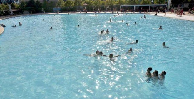 Un chico de 14 años, grave al ser succionado por la depuradora de una piscina en València