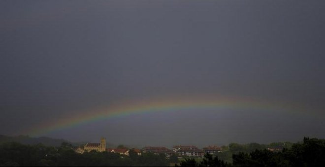 La 'operación salida' del verano arranca con temperaturas más bajas de lo normal