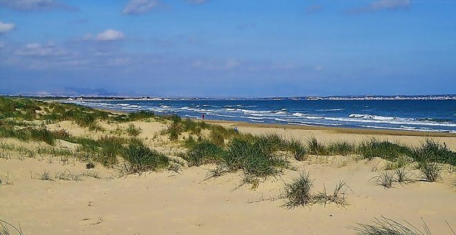 Muere una pareja ahogada en una playa de Alicante y deja huérfanos a dos hijos de 11 y 14 años