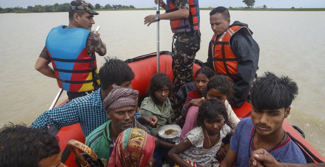 Aumentan a 81 los turistas españoles atrapados por las inundaciones en Nepal