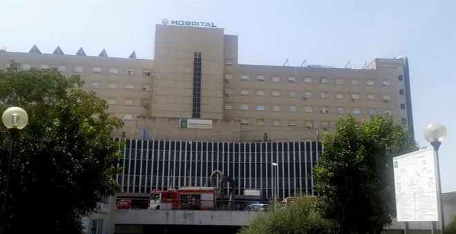 Muere una mujer al aplastarle la cabeza el ascensor de un hospital de Sevilla