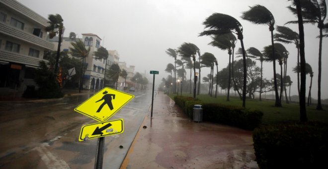 El potente huracán Irma sacude la costa oeste de Florida