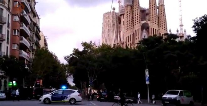 Los Mossos desalojan la Sagrada Familia en Barcelona por una alerta antiterrorista que resulta ser infundada