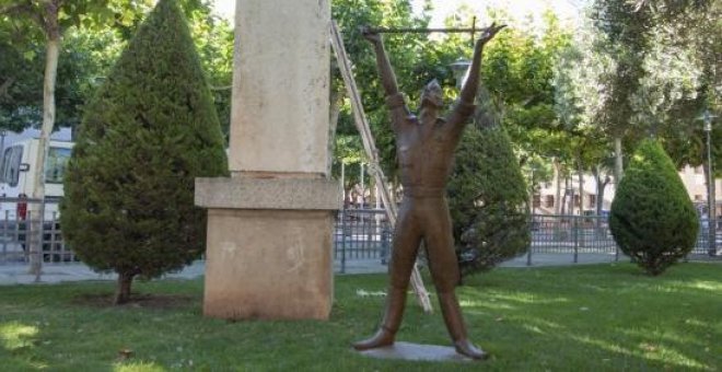 La Justicia admite a trámite la querella de la Fundación Franco por la retirada de una estatua en Ciudad Real