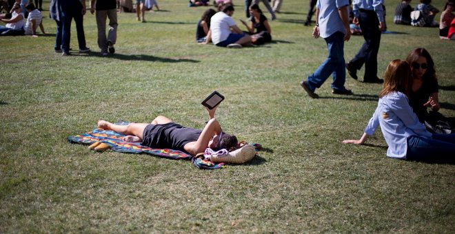 La Plaza Mayor se tiñe de verde césped