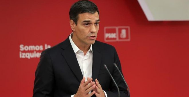 Sánchez insta a Rajoy y a Puigdemont a abrir ya un proceso de negociación política